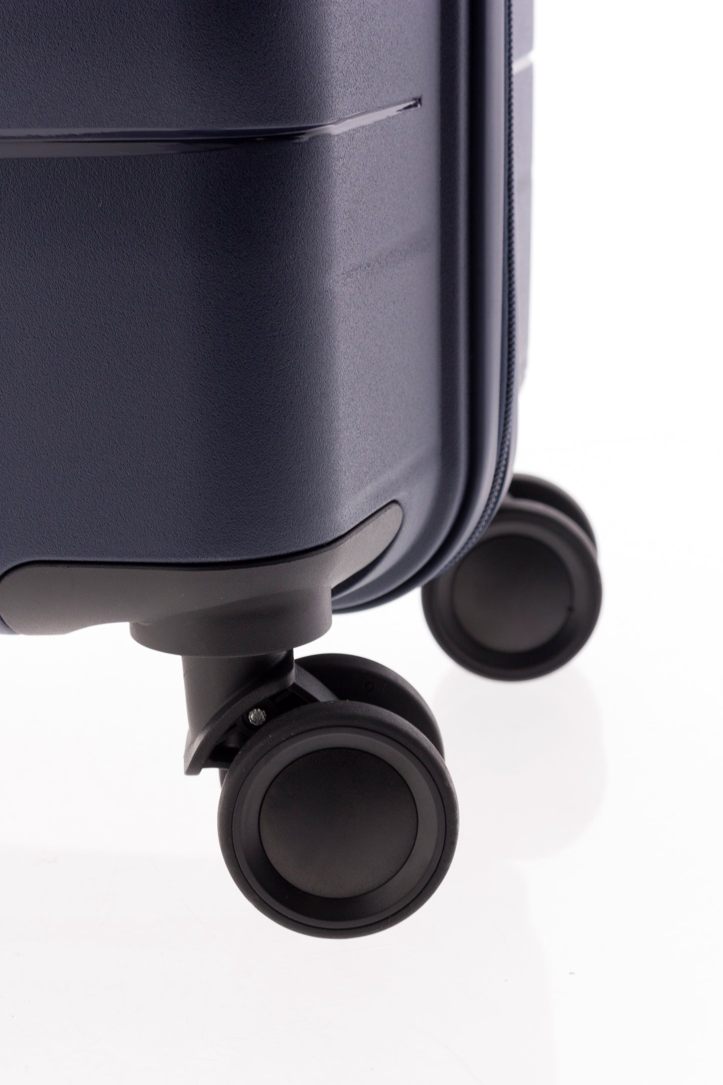 MALETA MEDIANA POLIPROPILENO 4 RUEDAS DOBLES MAGIC GLADIATOR