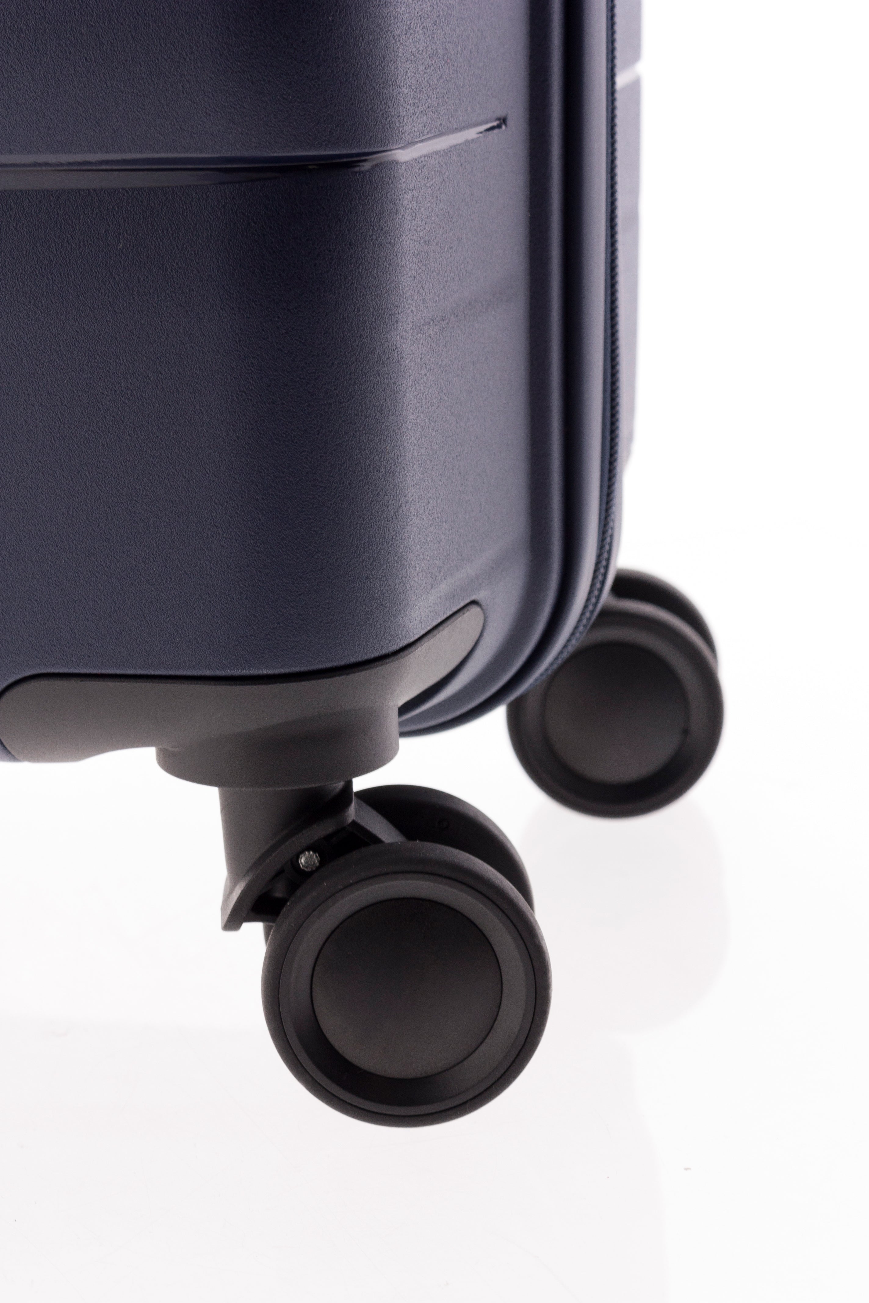 MALETA MEDIANA POLIPROPILENO 4 RUEDAS DOBLES MAGIC GLADIATOR